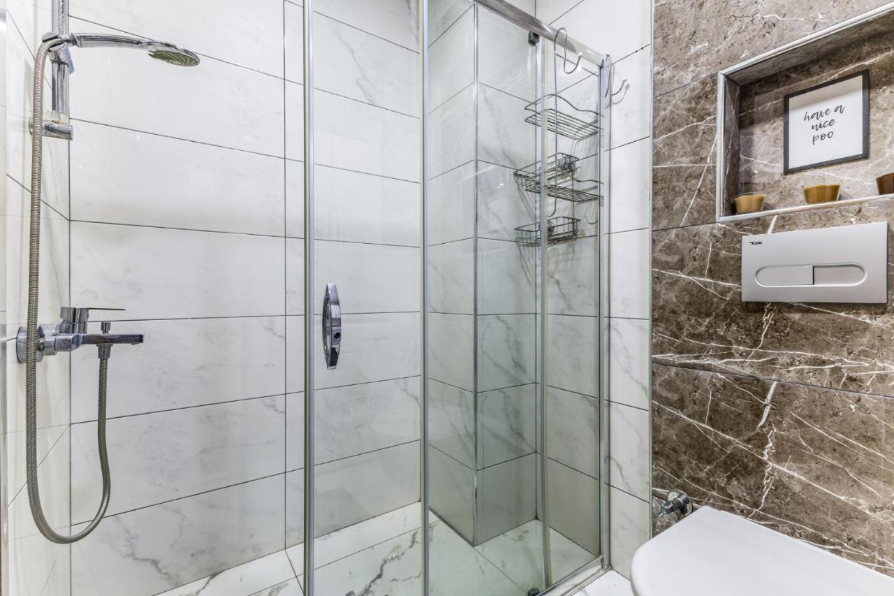 Appartamento Spacious Flat Near Bagdat Avenue In Suadiye Provincia di Provincia di Istanbul Esterno foto
